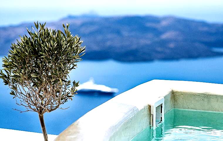 Pantelia Suites